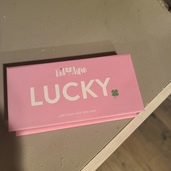 Red Aspen Lashes - Picture 3 of 4